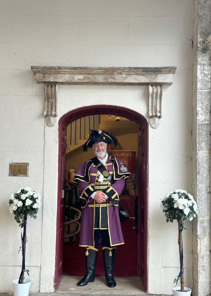Town Crier at Windsor Guildhall Door. Photo courtesy of HITHA EEGA 